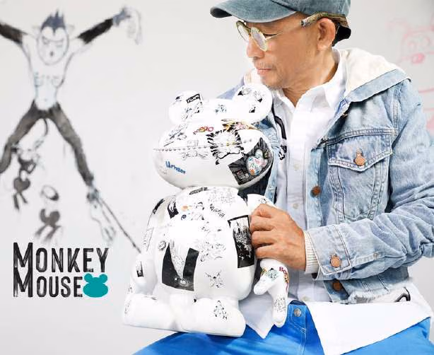 สัมพันธ์ เสนาเทศ (Sumpun Sanathed) — with Monkey Mouse art toy